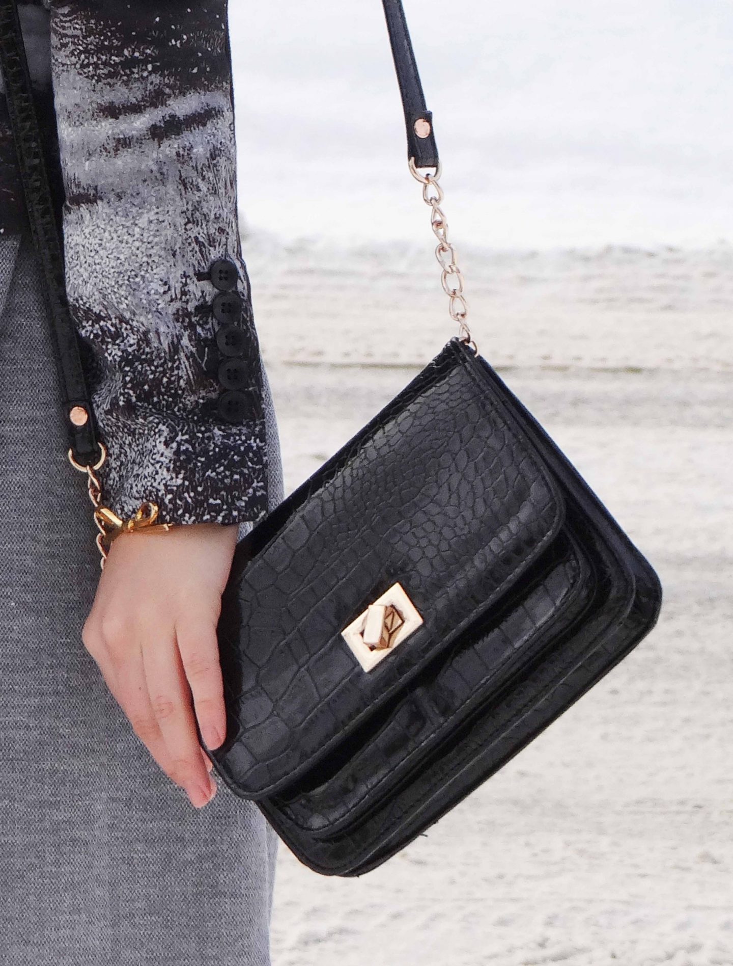 Black-Crossbody-Handbag-Aldo-Fashion_Blog - A Side Of Style