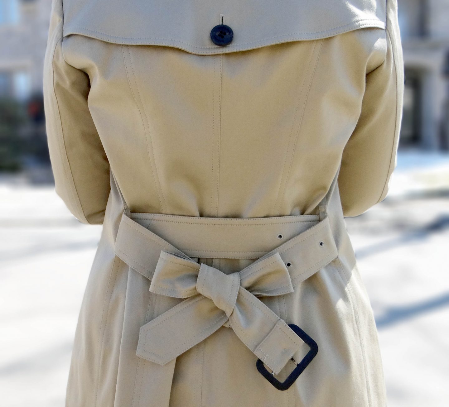 How-To-Tie-A-Burberry-Trench-Coat-Bow | A Side Of Style How To Tie A Bow On Trench Coat