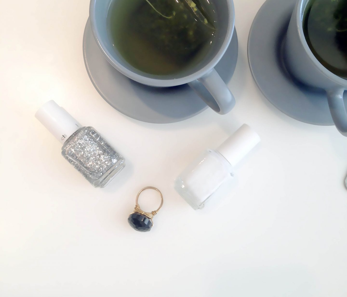 Essie-Nail-Polish-Silver-Glitter-White-MoonRox-Ring