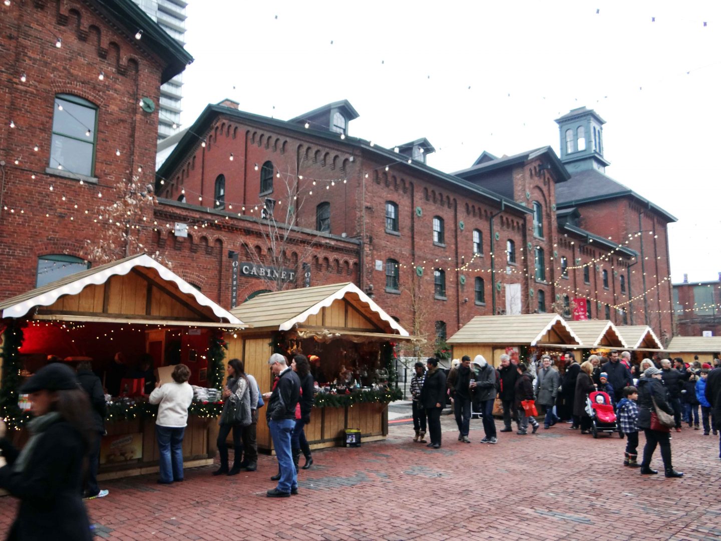 Holiday_Events_In_The_City_Toronto_Distillery_District_Christmas_Market