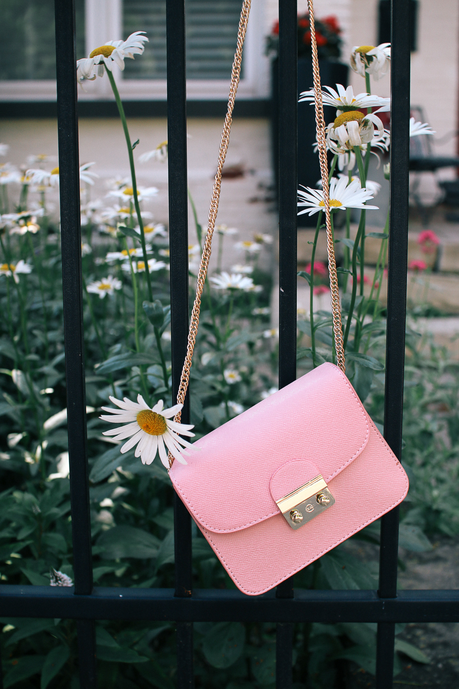 blush-pink-crossbody-handbag-gold-chain-shoulder-strap – A Side Of Style