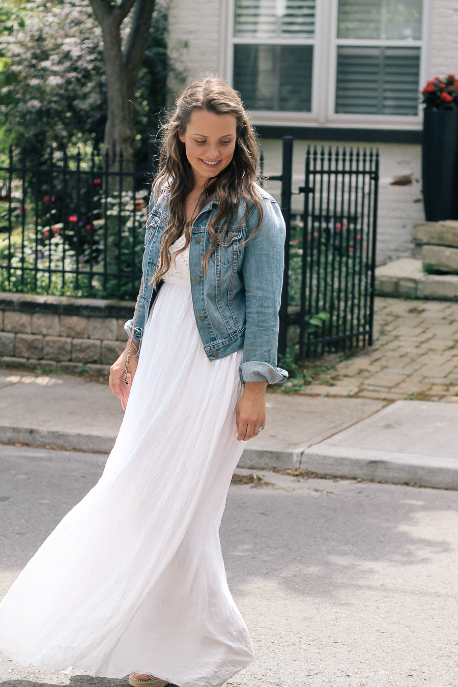 how-to-wear-a-maxi-dress-outfit-ideas - A Side Of Style