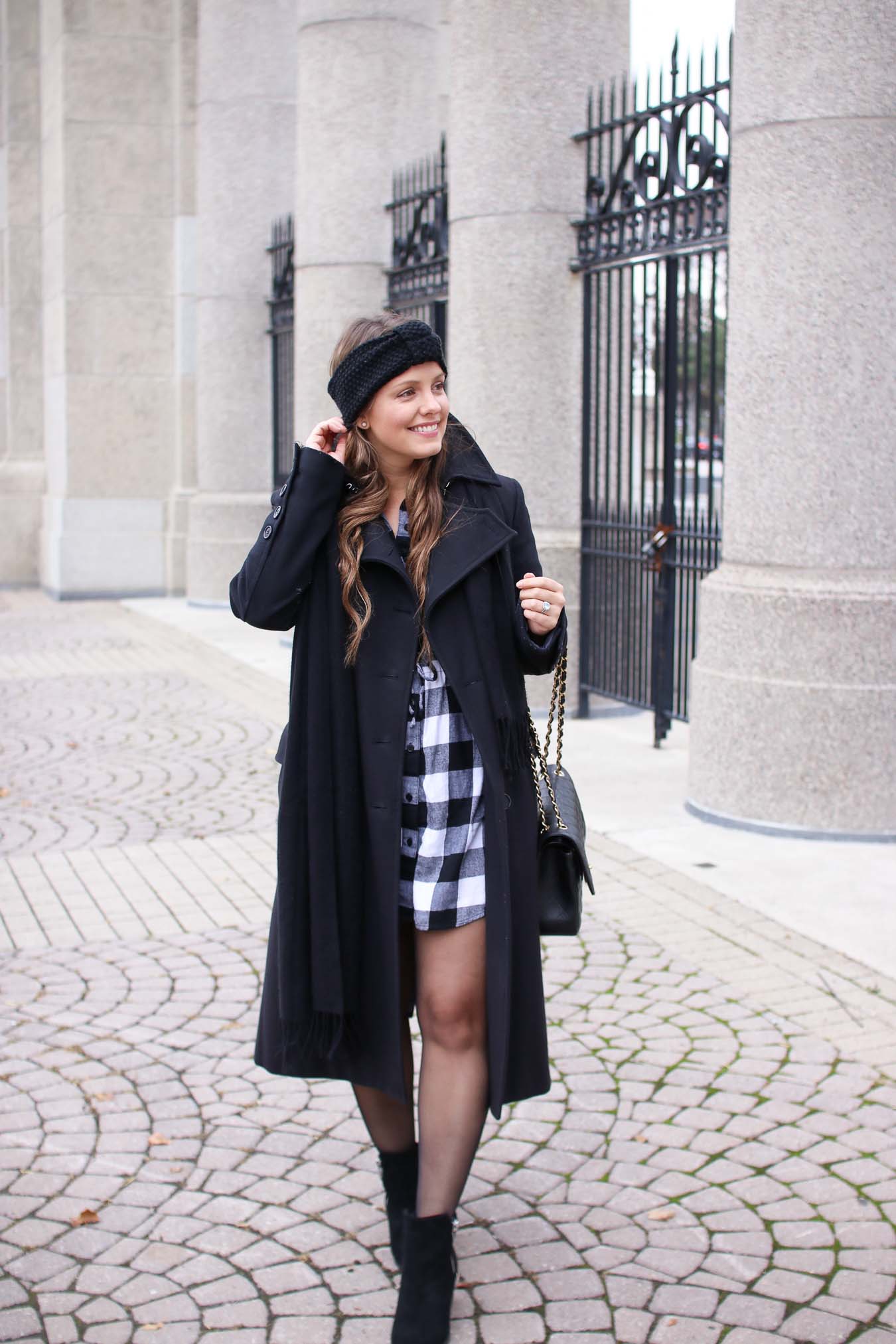 how to wear shirt dress with coat, black and white outfit ideas, black ankle boots