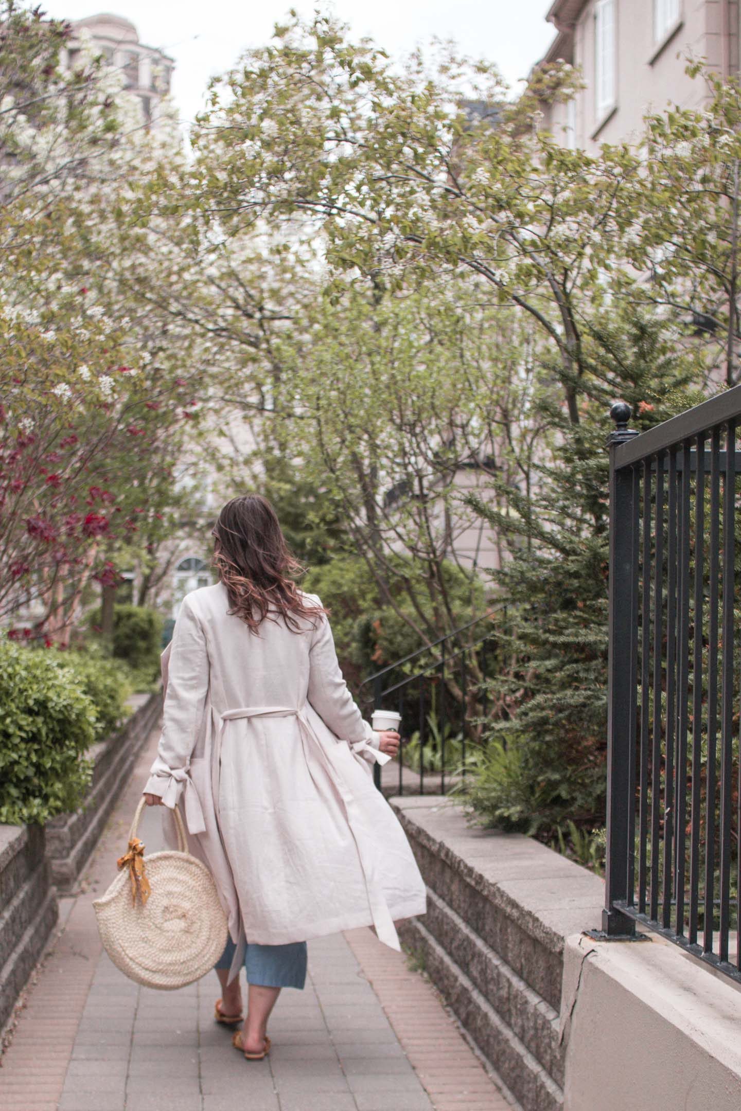 pink trench coat outfit ideas, straw bag round